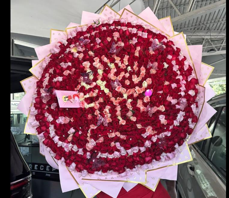 Ramo de 1000 Rosas Premium
